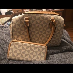 Roll bag with matching wallet